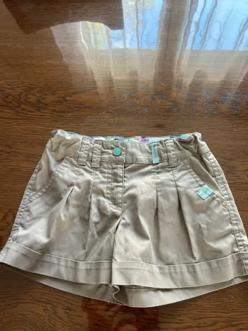 Short fille