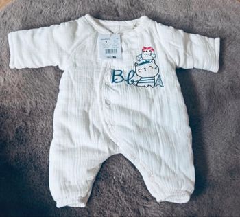 Combinaison mixte brodé neuve avec étiquette taille 1 mois