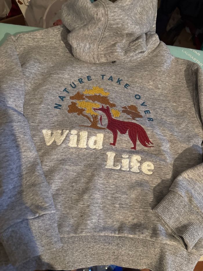 Vends sweat okaidi 8 ans très bon état