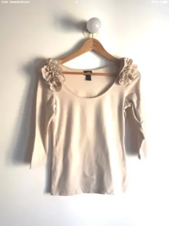 Haut manches 3/4 à froufrous sur les épaules H&M