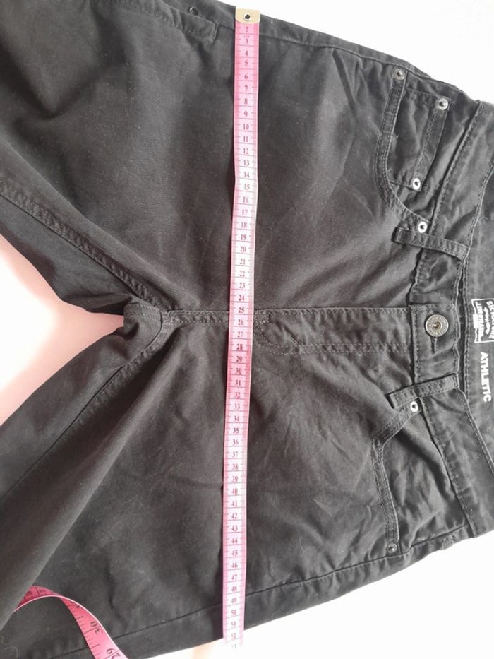 Jean levis signature gold  Athetic avec poche zip sur le coté 30 ×32 - photo numéro 8