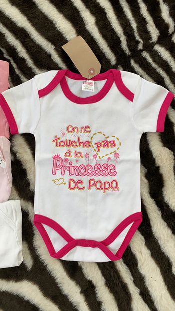 Lot Bodies 18 mois (81) 4 pièces