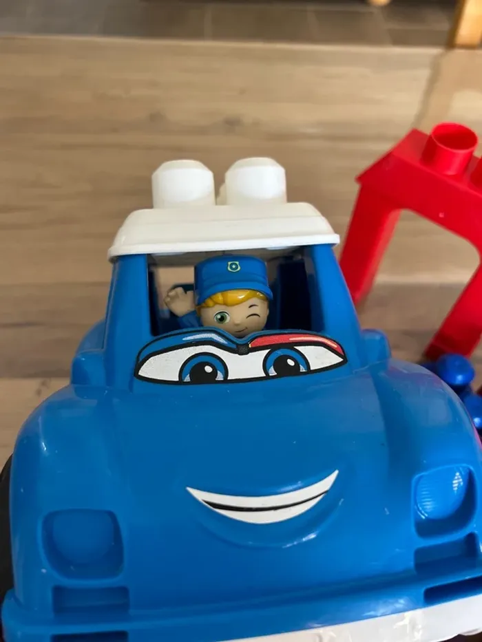 Voiture et ses cubes - photo numéro 5