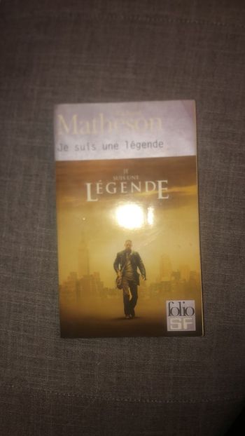 Livre poche je suis une légende