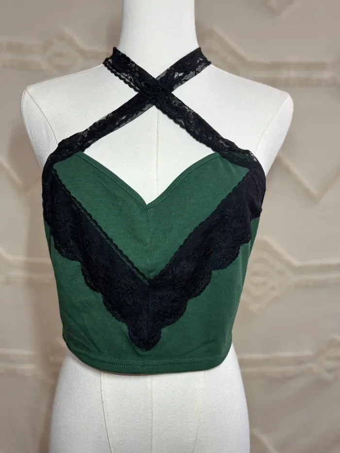 Top court vert sapin à dentelle noire – effet lingerie croisé cou – Romwe M/38