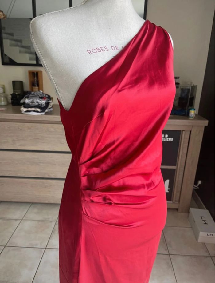 Robe longue satinée - photo numéro 2