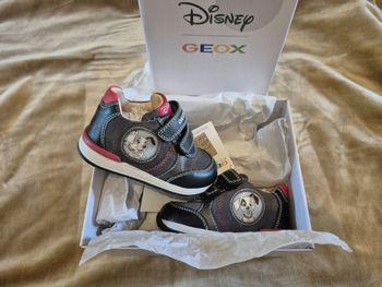 Superbes basket Geox x Disney Hologramme T20 neuves