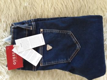 JEAN GUESS NEUF TAILLE 34