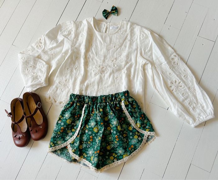 Ensemble short et noeud créatrice liberty betsy 8 ans