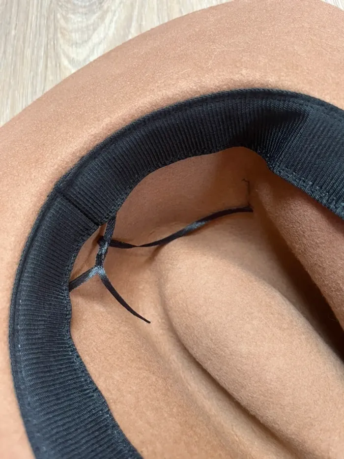 chapeau marron clair en suédine - photo numéro 3