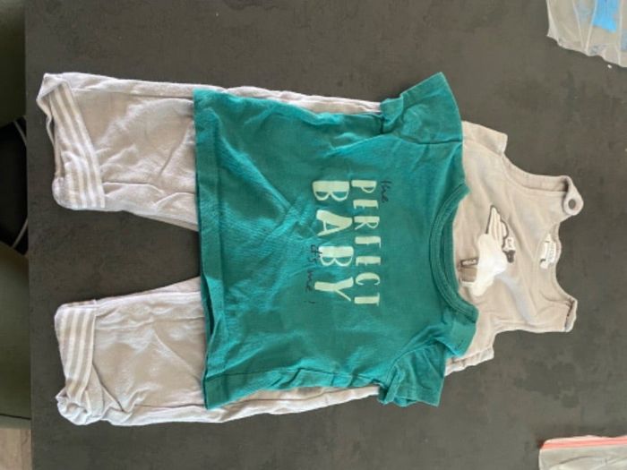 Lot salopette + t-shirt