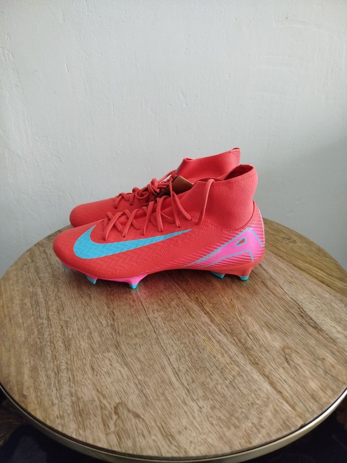 Crampons Nike T 37,5 - photo numéro 4