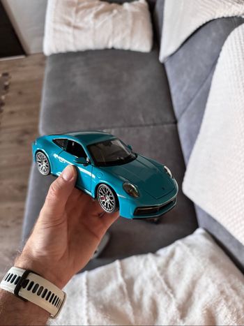 Porsche Carrera 4S bleu 1:24 Neuf + Emballage