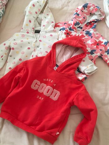 Lot sweat gilets + pull 3 ans