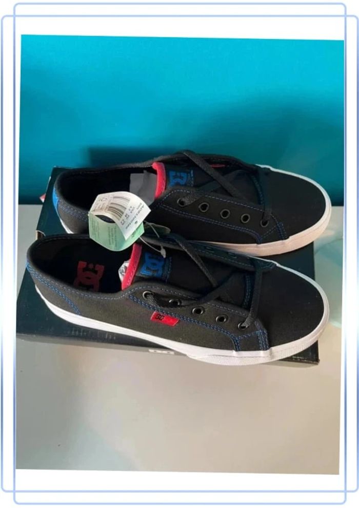 Superbe paire de basket basse femme taille 38  DC shoes neuf - photo numéro 2