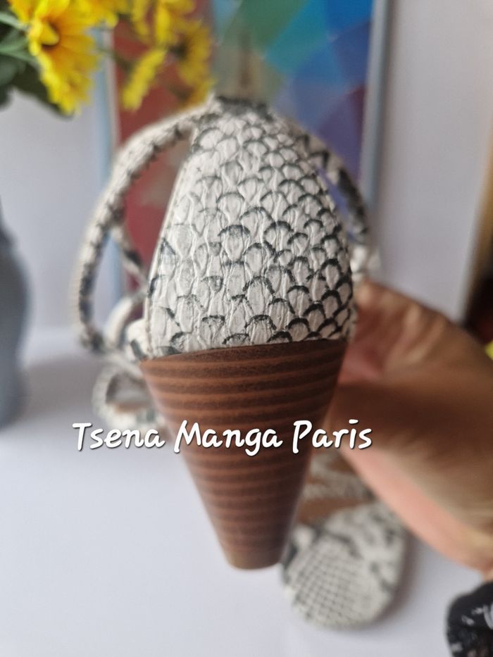 Sandales nu-pieds à talons - photo numéro 4