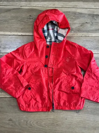 Coupe-vent ou imperméable rouge Burberry