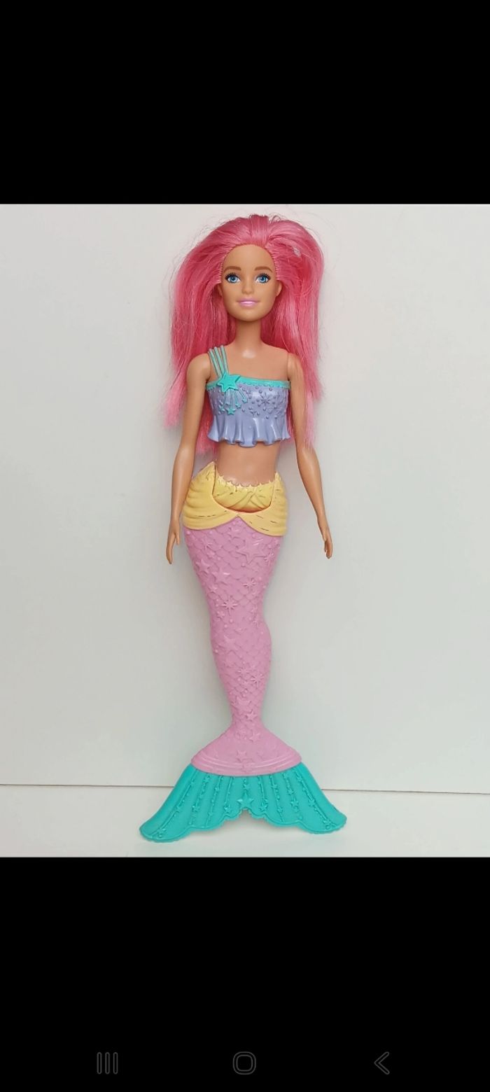 Poupée mattel barbie Dreamtopia Princesse des neiges princesse flocons 
Poupée et ensemble compris
