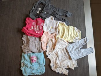 Lot 3 pyjamas, 3 body et 2 ensembles fille 3 mois