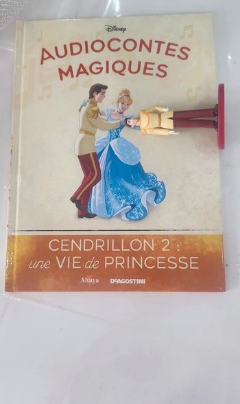 Numéro 98  altaya Magiques disney livre et figurine audioconte audio conte audio compte