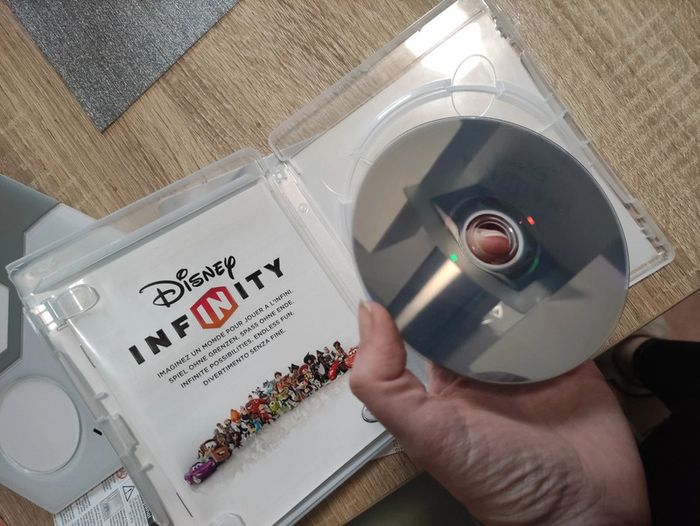 Jeu Disney Infinity pour PS3 et ses 3 figurines et un objet - photo numéro 5