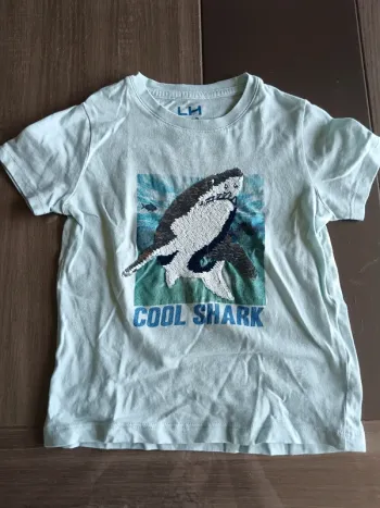 T-shirts requin en perle plate brillante taille 3 ans