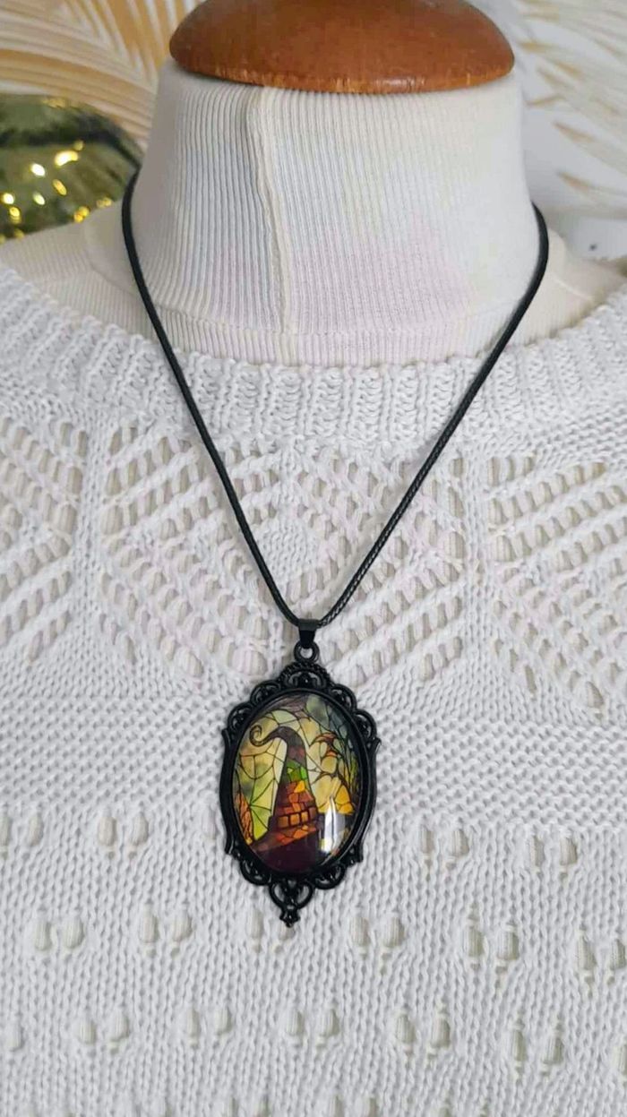 Bijoux Halloween | Collier avec pendentif ovale en résine