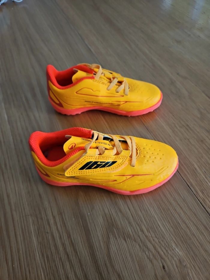 Chaussures foot enfant taille 28 - photo numéro 4