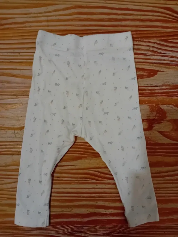 Gros lot de vêtements été fille, barboteuses, combishort, tee-shirt et shorts - photo numéro 2