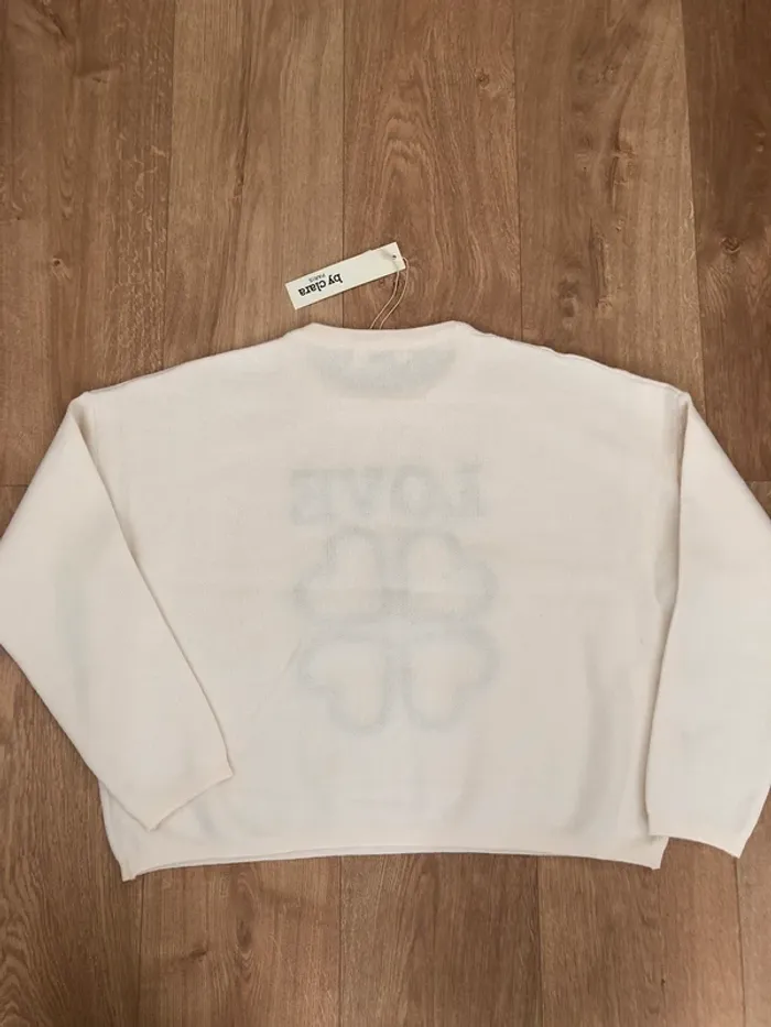 Pull beige logo coeur noir brodé - photo numéro 5