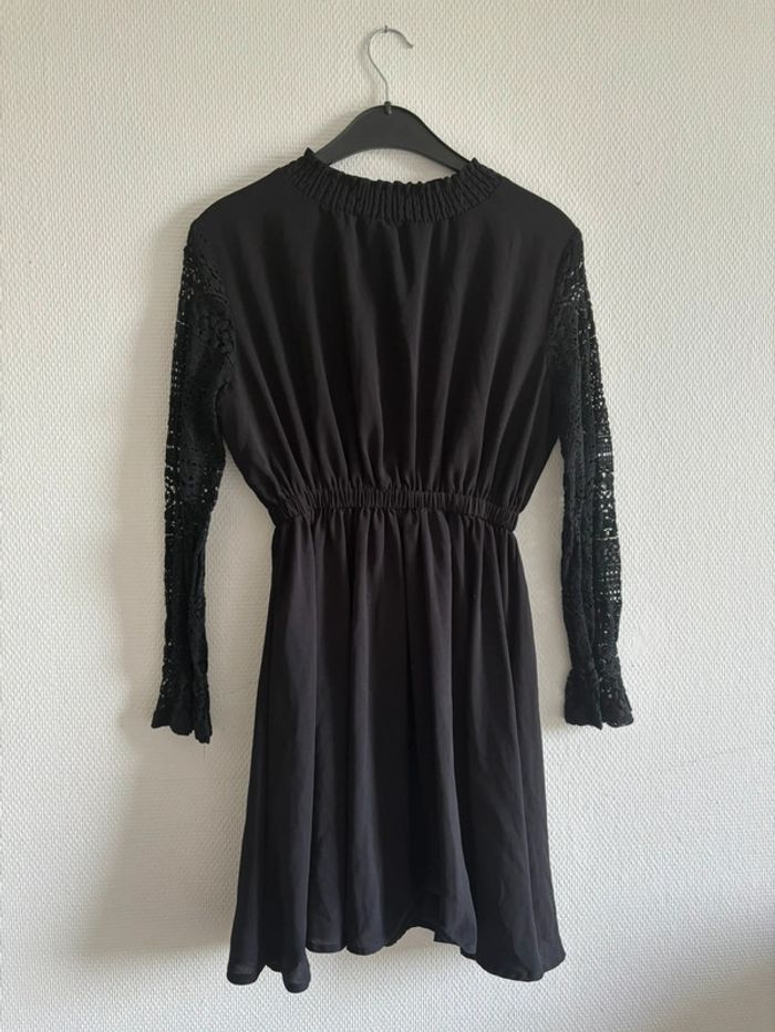Robe avec manches dentelles