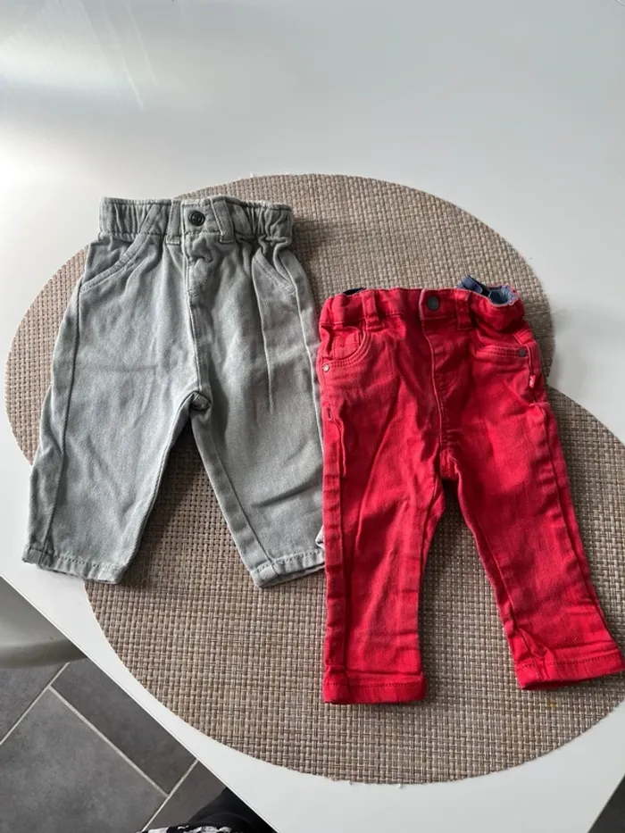 2 pantalons taille 3 mois