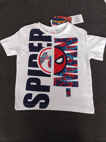 Tee-shirt Spiderman neuf avec étiquettes 4 ans