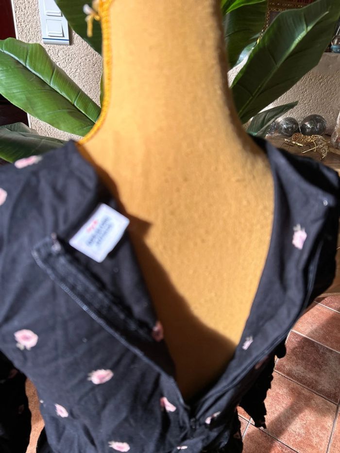 TAO robe taille 14 ans motif fleurs sur fond noir - photo numéro 5
