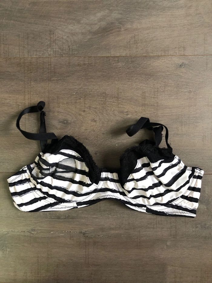 Soutien gorge undiz taille 90B rayé noir et blanc