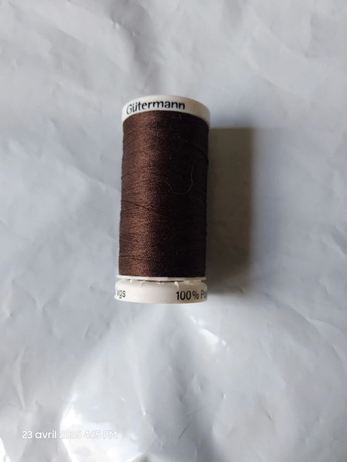 Bobine de fil polyester Gütermann - Beige - Marron - COL 696 - 250 m - 100 % polyester - photo numéro 2