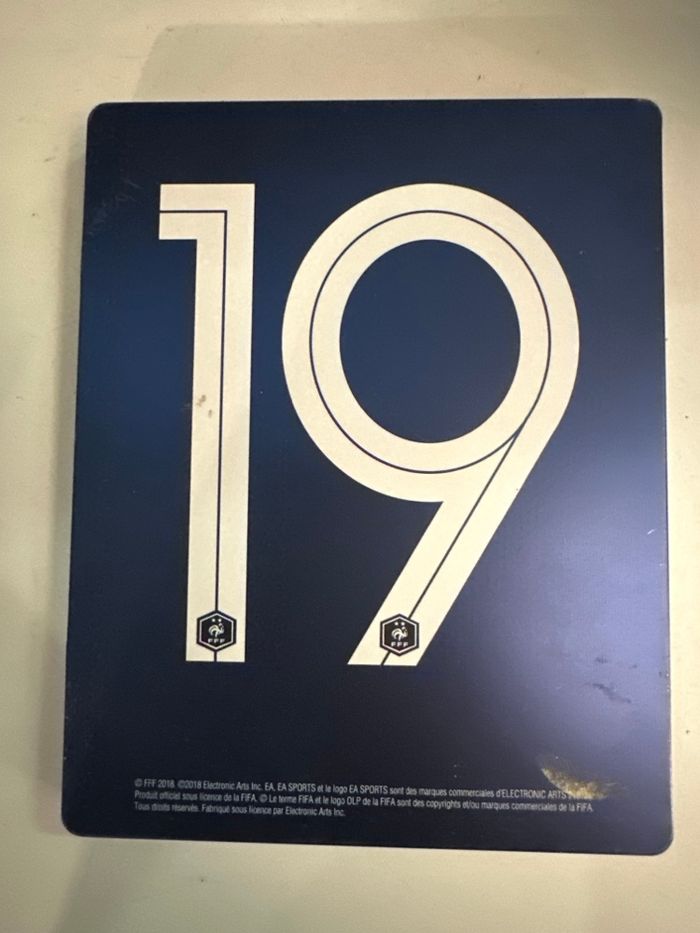 Jeu ps4 fifa 2019 steelbook - photo numéro 2