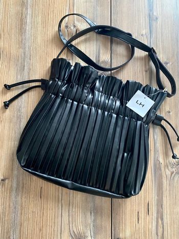 Sac seau bandoulière plissé noir