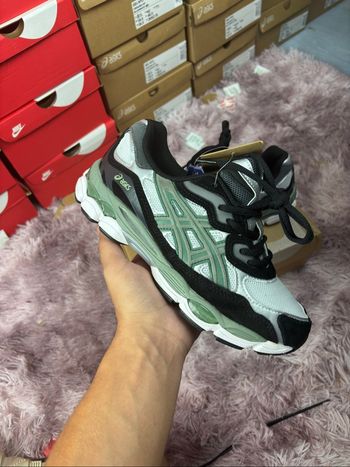 Asics gel NYC Kaki et noir taille 38 neuve