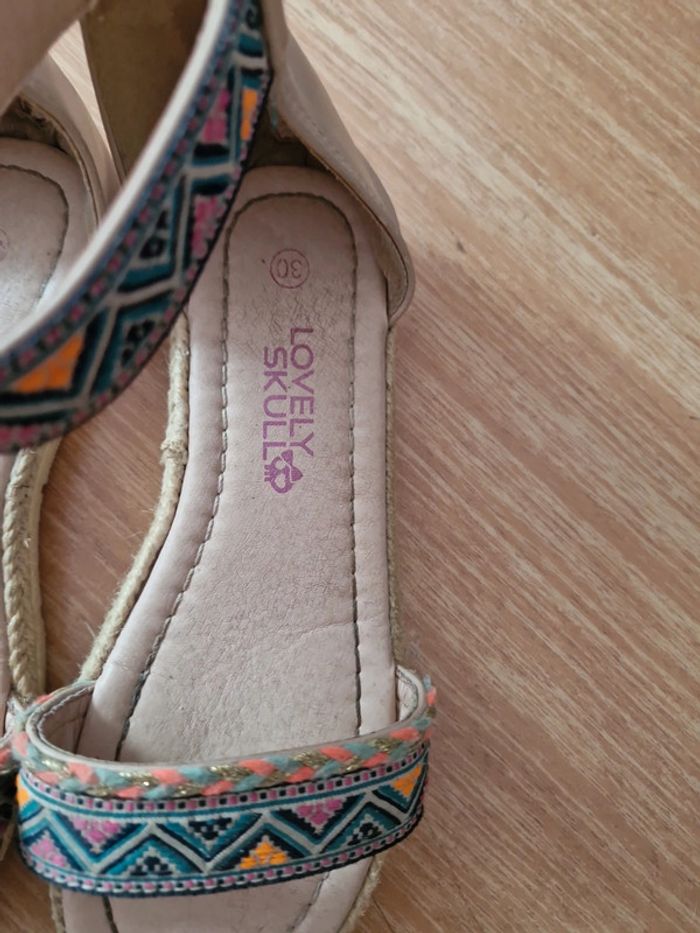 Nu pied fille taille 30 - photo numéro 4