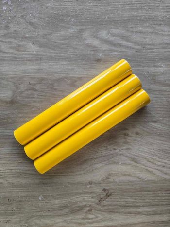 Vinyle adhesif permanent jaune pour machine de découpe (3 x 1m )