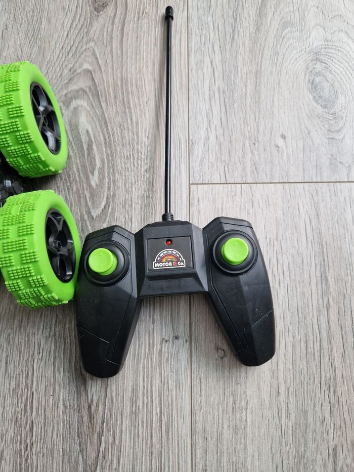 Voiture télécommandé - photo numéro 3