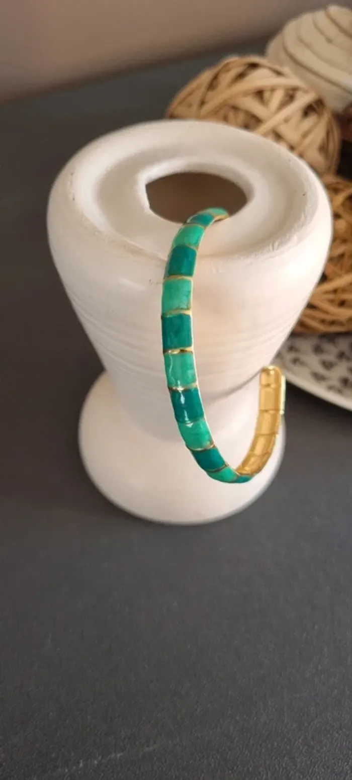 Bracelet jonc doré et vert émeraude - photo numéro 5