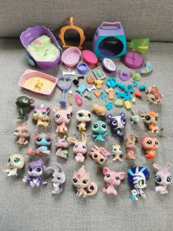 Lot de 68 figurines Hasbro Littlest pet shop Lps