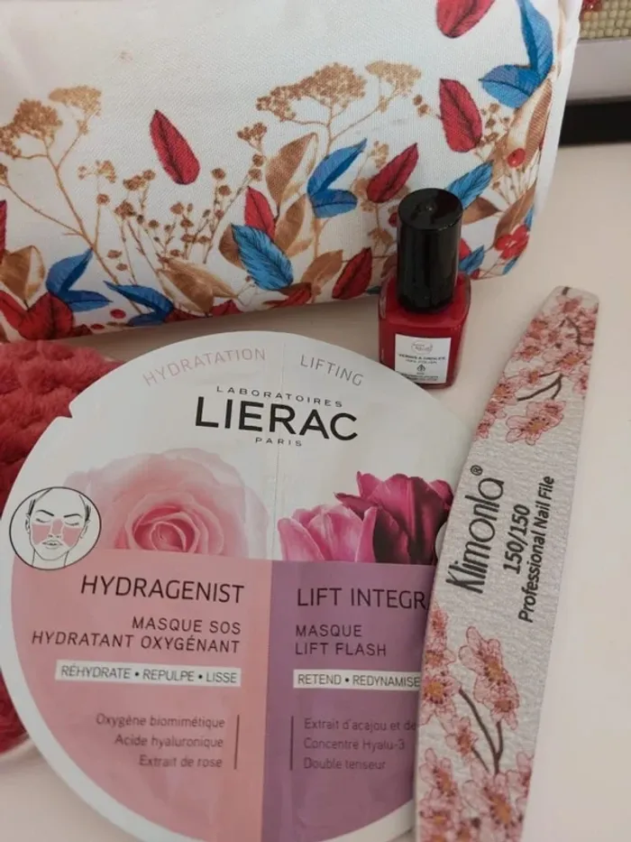 Trousse garnie produits de beauté - photo numéro 2