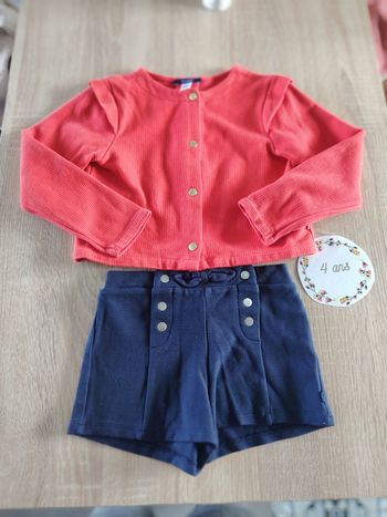 Ensemble fille en taille 4 ans (short+veste) okaidi tbe