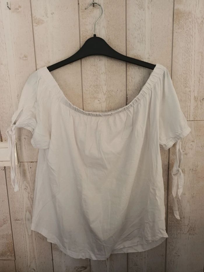 Tshirt épaules dénudées