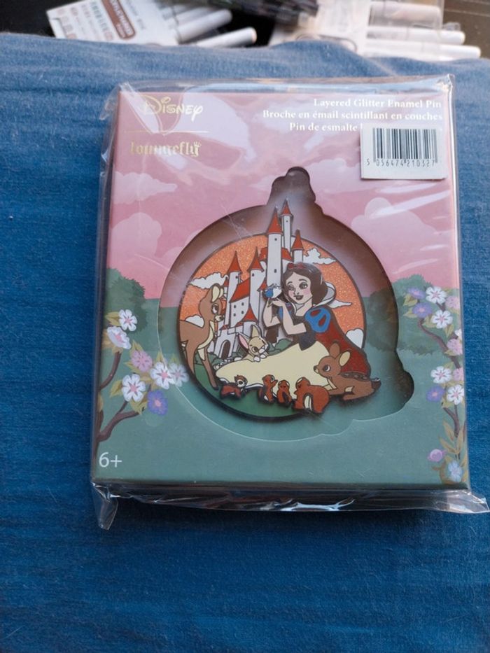 Pins Disney loungefly officiel blanche neige chateau
