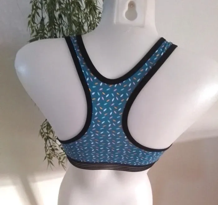 Brassière de sport avec coque de rembourrage amovibles taille 36 - photo numéro 4