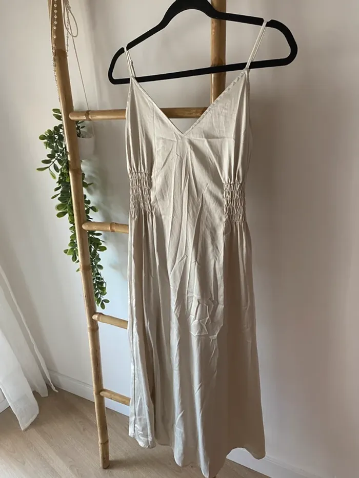 Robe longue satinée